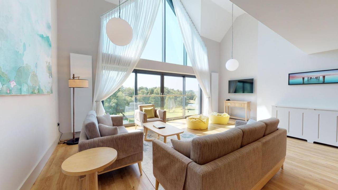 Three-Bedroom Apartment,1251864610:JPEG